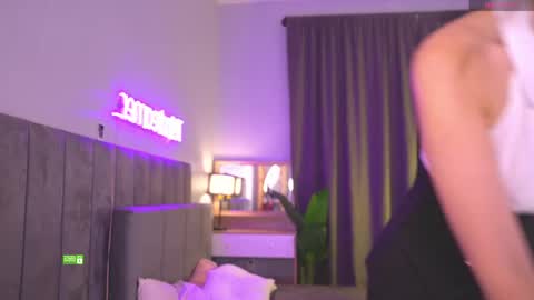 Snapshot of telladreamer_ chatting on 05-15-26, 11:50 Tella online show from 05-15-26, 11:50