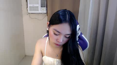 Snapshot of temptmebabyx chatting on 07-22-26, 05:10 YOGIRL MAXINE online show from 07-22-26, 05:10