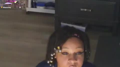 Snapshot of temptressbeauty24 chatting on 10-11-25, 04:22 Gaia online show from 10-11-25, 04:22