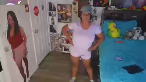 Snapshot of temptressbeauty24 chatting on 10-16-25, 04:57 Gaia online show from 10-16-25, 04:57