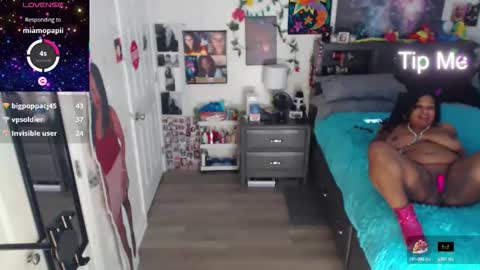 Snapshot of temptressbeauty24 chatting on 10-26-25, 05:35 Gaia online show from 10-26-25, 05:35