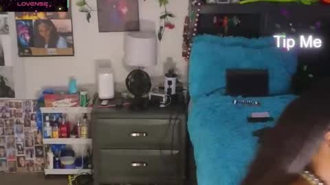 Snapshot of temptressbeauty24 chatting on 11-10-25, 05:06 Gaia online show from 11-10-25, 05:06