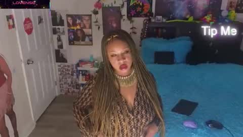 Snapshot of temptressbeauty24 chatting on 11-11-25, 12:32 Gaia online show from 11-11-25, 12:32