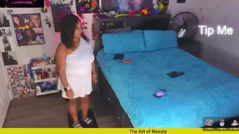 Snapshot of temptressbeauty24 chatting on 12-14-25, 11:42 Gaia online show from 12-14-25, 11:42