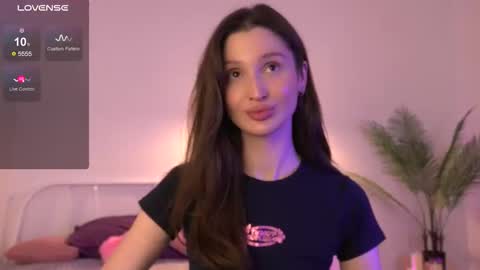 Snapshot of tender_babyy chatting on 09-10-25, 12:27 Sexy girl Li online show from 09-10-25, 12:27