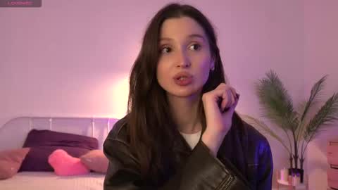 Snapshot of tender_babyy chatting on 09-16-25, 04:52 Sexy girl Li online show from 09-16-25, 04:52