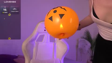 Snapshot of tender_babyy chatting on 10-29-25, 01:35 Sexy girl Li online show from 10-29-25, 01:35