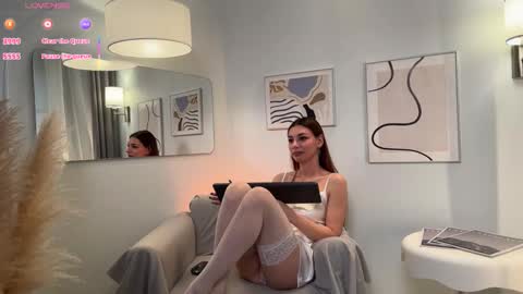 Snapshot of tenderly_amelie chatting on 12-02-25, 11:37 Amelie online show from 12-02-25, 11:37