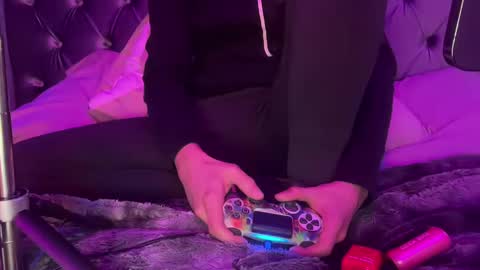 Snapshot of tenger89 chatting on 12-15-24, 10:39 CTimoPa online show from 12-15-24, 10:39