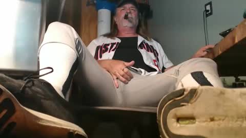 Snapshot of tennredneck chatting on 05-01-26, 12:37 Tennredneck online show from 05-01-26, 12:37