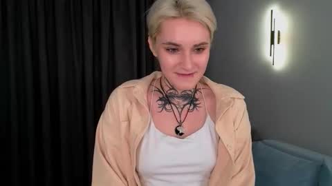 Snapshot of teresa_crawford chatting on 12-15-25, 01:04 Maria online show from 12-15-25, 01:04