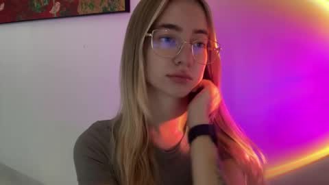 Snapshot of tessa_calmness chatting on 05-15-26, 04:41 tessa_calmness online show from 05-15-26, 04:41