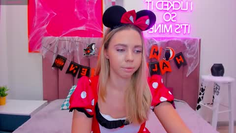 Tessa 3 online show from 10-27-25, 01:20