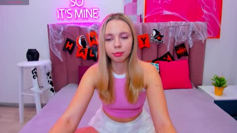 Tessa 3 online show from 10-30-25, 01:29