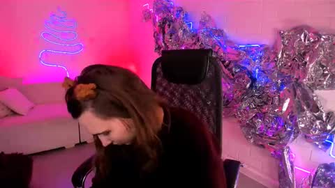 Tessa online show from 12-23-25, 05:27