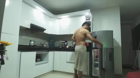 Snapshot of tessayleo_13 chatting on 11-25-25, 12:05 tessa y leo online show from 11-25-25, 12:05