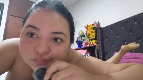 Snapshot of tessayleo_13 chatting on 06-19-26, 01:59 tessa y leo online show from 06-19-26, 01:59