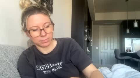 Snapshot of texas_blonde chatting on 01-11-25, 04:25 Daphne Summers online show from 01-11-25, 04:25