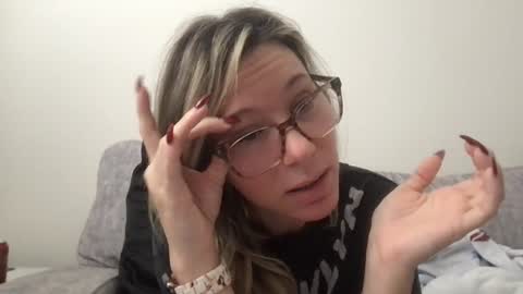 Snapshot of texas_blonde chatting on 11-10-25, 03:33 Daphne Summers online show from 11-10-25, 03:33