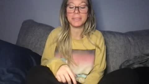 Snapshot of texas_blonde chatting on 11-12-25, 03:40 Daphne Summers online show from 11-12-25, 03:40