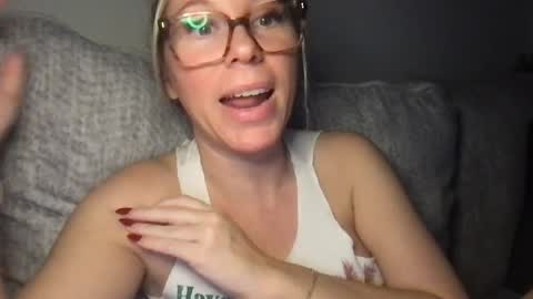Snapshot of texas_blonde chatting on 11-13-25, 03:49 Daphne Summers online show from 11-13-25, 03:49