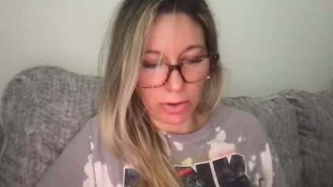 Snapshot of texas_blonde chatting on 11-24-25, 05:01 Daphne Summers online show from 11-24-25, 05:01