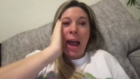 Snapshot of texas_blonde chatting on 12-04-25, 05:43 Daphne Summers online show from 12-04-25, 05:43