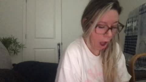 Snapshot of texas_blonde chatting on 12-05-25, 06:26 Daphne Summers online show from 12-05-25, 06:26