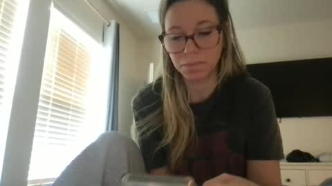 Snapshot of texas_blonde chatting on 12-14-25, 06:34 Daphne Summers online show from 12-14-25, 06:34