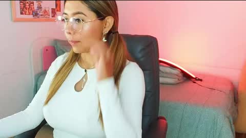 texas_curvykitten online show from 04-27-26, 10:02