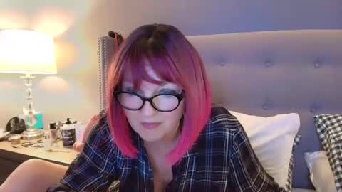 Snapshot of thaleiaquinn chatting on 10-13-25, 11:16 Thaleia Quinn online show from 10-13-25, 11:16