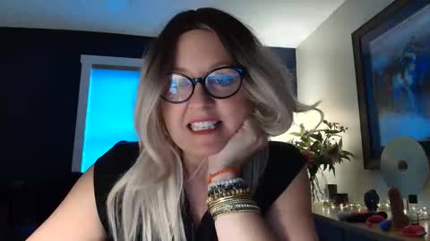 Snapshot of thaleiaquinn chatting on 10-14-25, 09:48 Thaleia Quinn online show from 10-14-25, 09:48