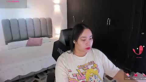 Snapshot of thaliabrooks_ chatting on 07-19-26, 04:27 Thalia online show from 07-19-26, 04:27