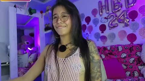Snapshot of thamara_l11 chatting on 05-21-26, 01:23 Dany online show from 05-21-26, 01:23