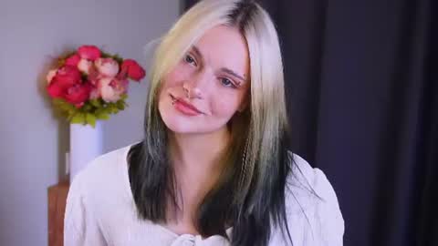 Snapshot of thaocroes chatting on 08-08-26, 09:11 Katty----meow meow online show from 08-08-26, 09:11