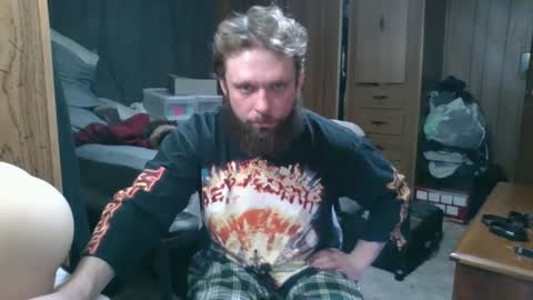 Snapshot of the4stringmotha chatting on 02-25-25, 04:10 BiggerINalaska online show from 02-25-25, 04:10