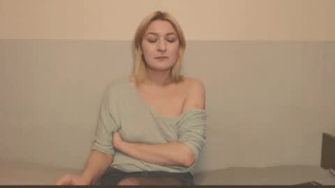 Snapshot of the_basic_instinctt chatting on 11-04-25, 11:04 Eva online show from 11-04-25, 11:04