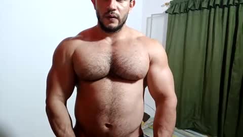 Snapshot of the_beastmuscle chatting on 10-08-25, 10:29 beast online show from 10-08-25, 10:29