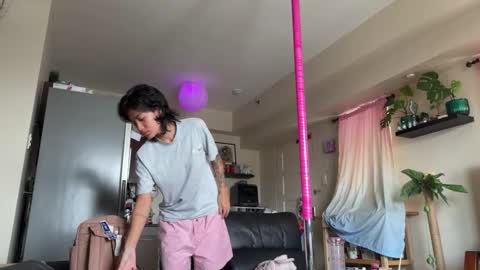 Snapshot of the_emmarouge chatting on 09-19-25, 02:13 the_emmarouge online show from 09-19-25, 02:13