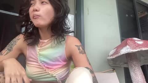 Snapshot of the_emmarouge chatting on 01-11-26, 01:43 the_emmarouge online show from 01-11-26, 01:43