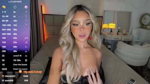 Snapshot of the_enchantressxx chatting on 12-20-24, 06:50 nabi butterfly online show from 12-20-24, 06:50