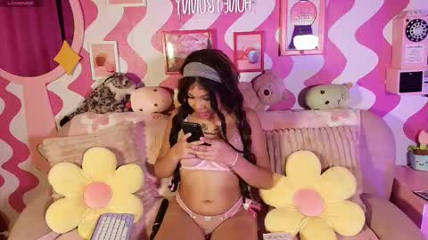 Snapshot of the_girl_with_the_red_hai chatting on 11-24-25, 04:34 zoe online show from 11-24-25, 04:34