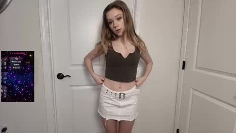 Snapshot of the_hotties chatting on 02-17-26, 10:05 the_hotties online show from 02-17-26, 10:05