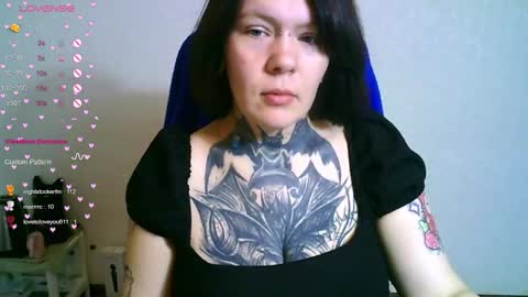 Snapshot of the_ice_owl chatting on 10-27-25, 05:11 the_ice_owl online show from 10-27-25, 05:11