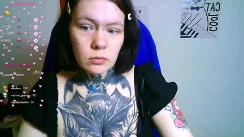 Snapshot of the_ice_owl chatting on 10-30-25, 10:27 the_ice_owl online show from 10-30-25, 10:27