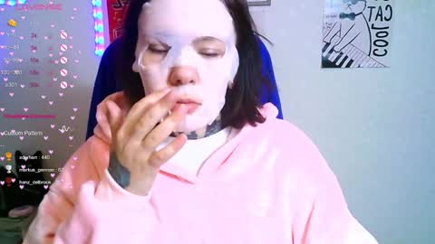 Snapshot of the_ice_owl chatting on 11-05-25, 07:30 the_ice_owl online show from 11-05-25, 07:30