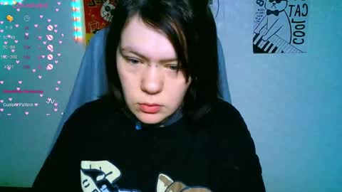 Snapshot of the_ice_owl chatting on 11-18-25, 04:06 the_ice_owl online show from 11-18-25, 04:06