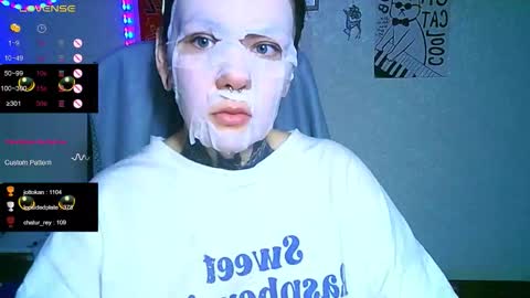 Snapshot of the_ice_owl chatting on 12-01-25, 03:11 the_ice_owl online show from 12-01-25, 03:11