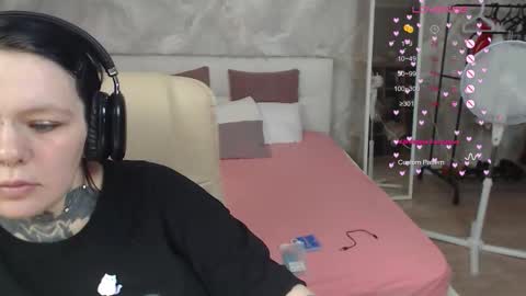 Snapshot of the_ice_owl chatting on 03-12-26, 04:18 the_ice_owl online show from 03-12-26, 04:18