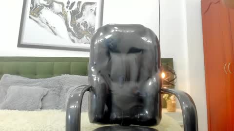 Snapshot of the_mark_king chatting on 05-12-26, 05:32 T H E M A R K K I N G online show from 05-12-26, 05:32